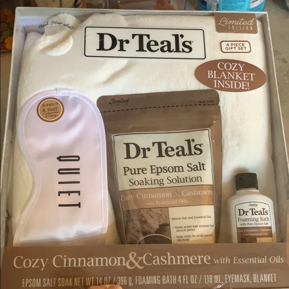 Dr Teals cozy Cinnamon and Cashmere set